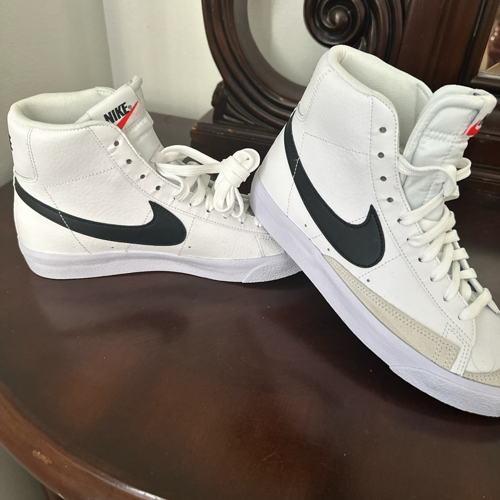 Nike Men's White and Black Sneakers